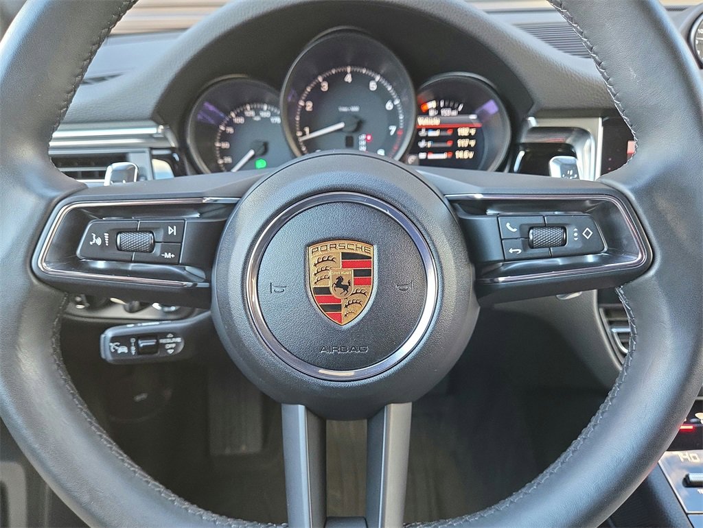 Used 2025 Porsche Macan image 9
