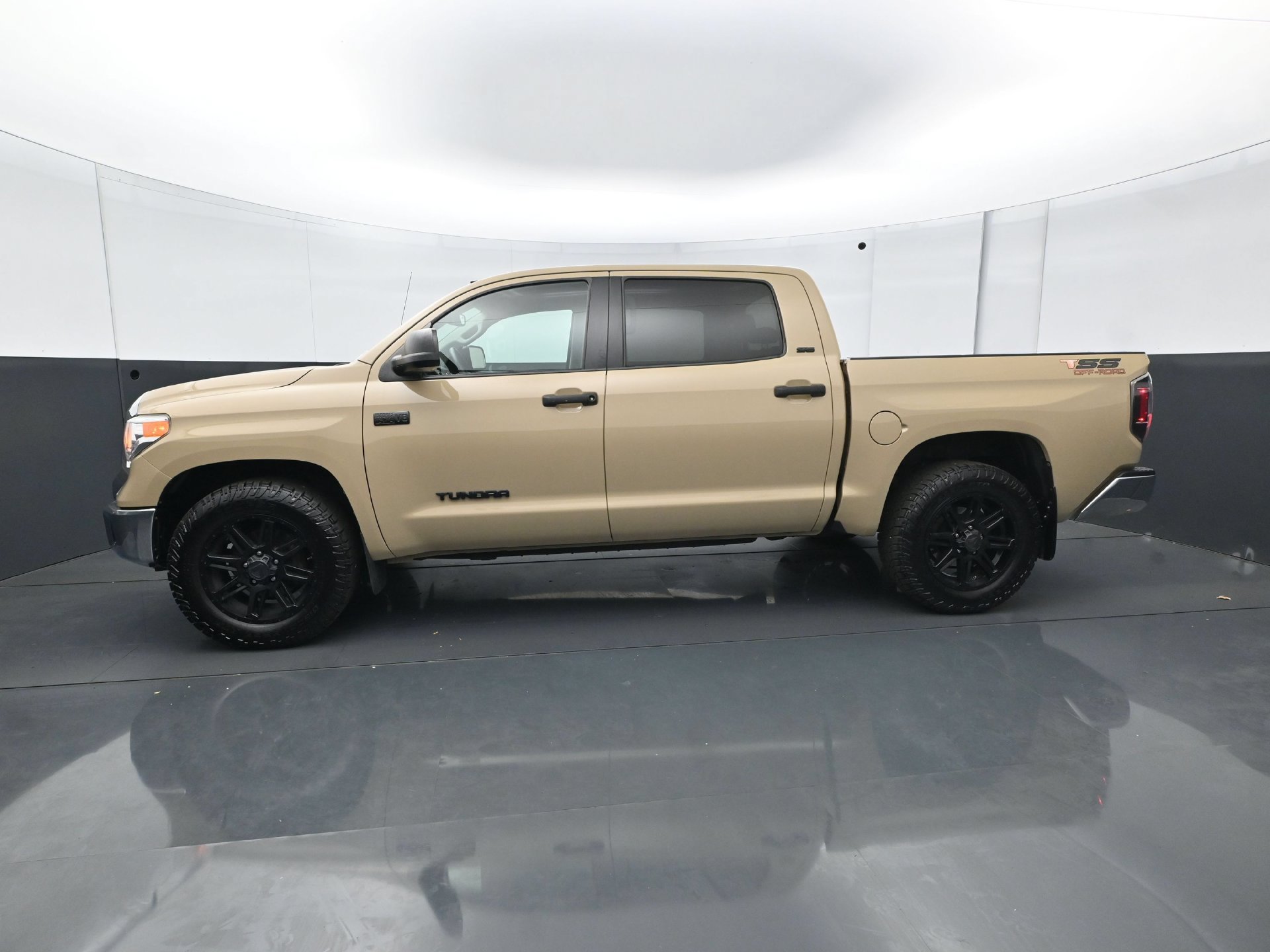 Used 2017 Toyota Tundra SR5 w/ SR5 Upgrade Package RWD image 3