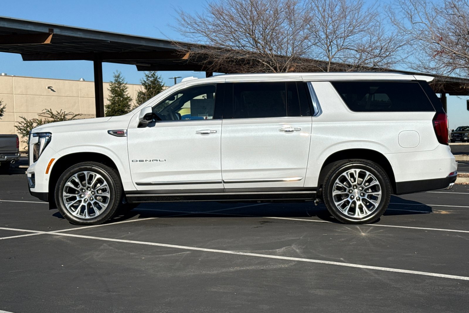 New 2026 GMC Yukon XL Denali w/ Denali Reserve Package image 8