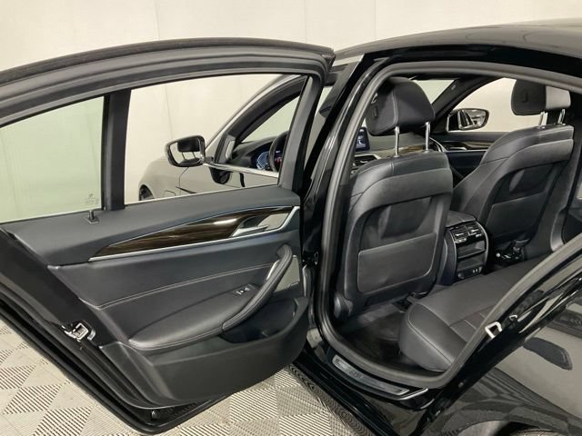 Used 2021 BMW 530e xDrive w/ Premium Package AWD/4WD image 30