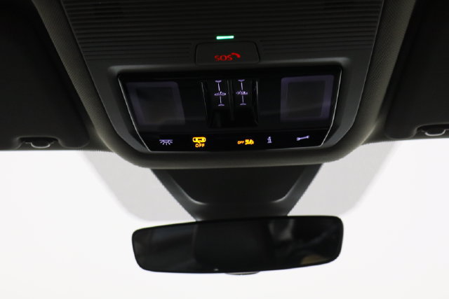 Used 2025 Volkswagen Atlas Peak Edition SE AWD/4WD image 26
