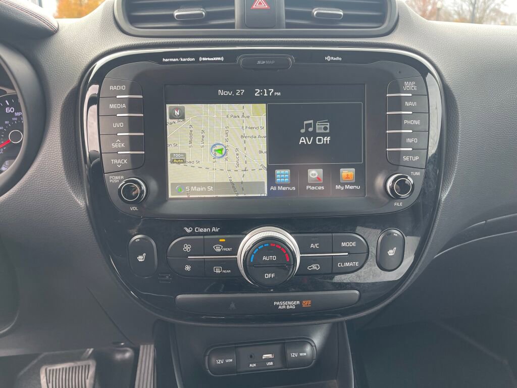 Used 2017 Kia Soul ! w/ Tech Package FWD image 12