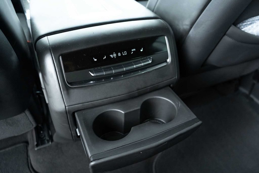 Used 2025 Cadillac Escalade ESV V AWD/4WD image 25