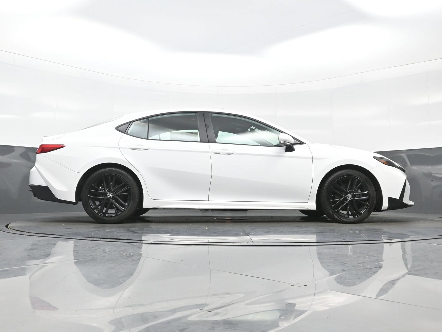 Used 2025 Toyota Camry SE FWD image 34