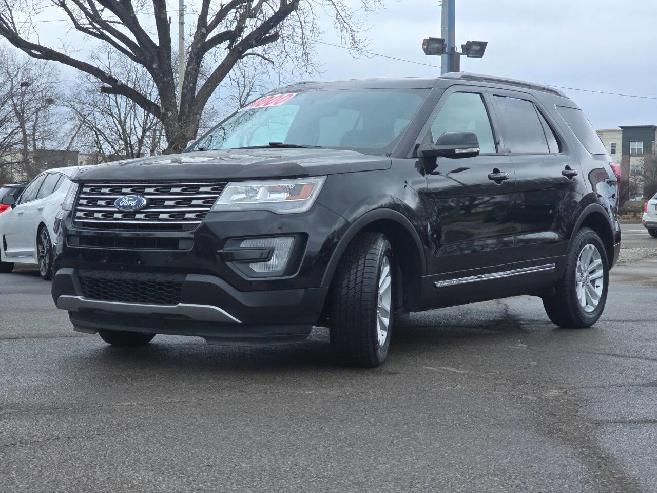 Used 2017 Ford Explorer XLT w/ Equipment Group 201A image 2