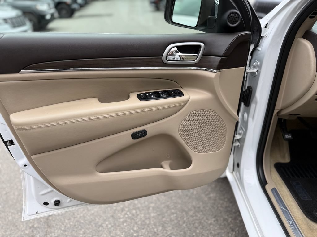 Used 2018 Jeep Grand Cherokee Overland AWD/4WD image 20