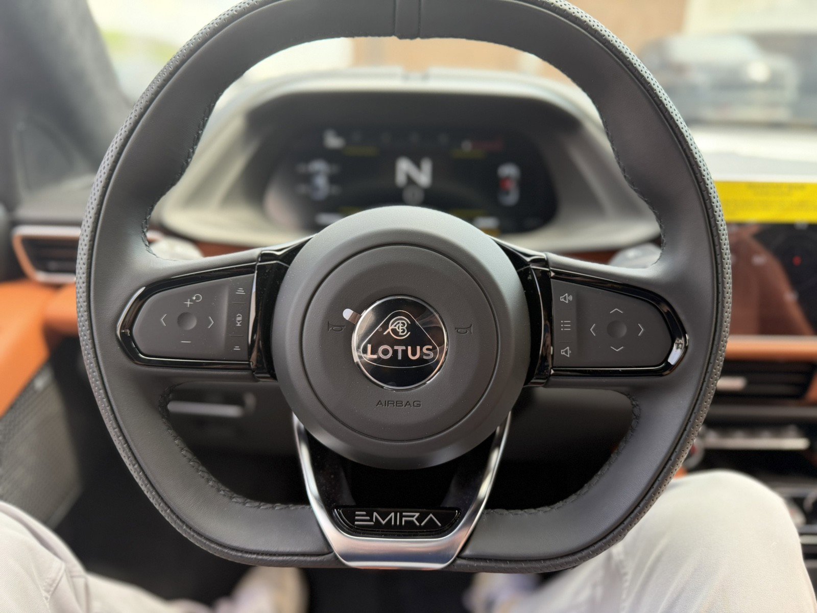 Used 2025 Lotus Emira RWD image 14