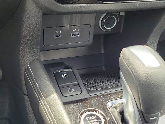 Certified 2023 Nissan Kicks SR w/ SR Premium Package FWD image 30