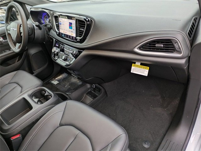 New 2026 Chrysler Pacifica Select w/ S Appearance Package image 30