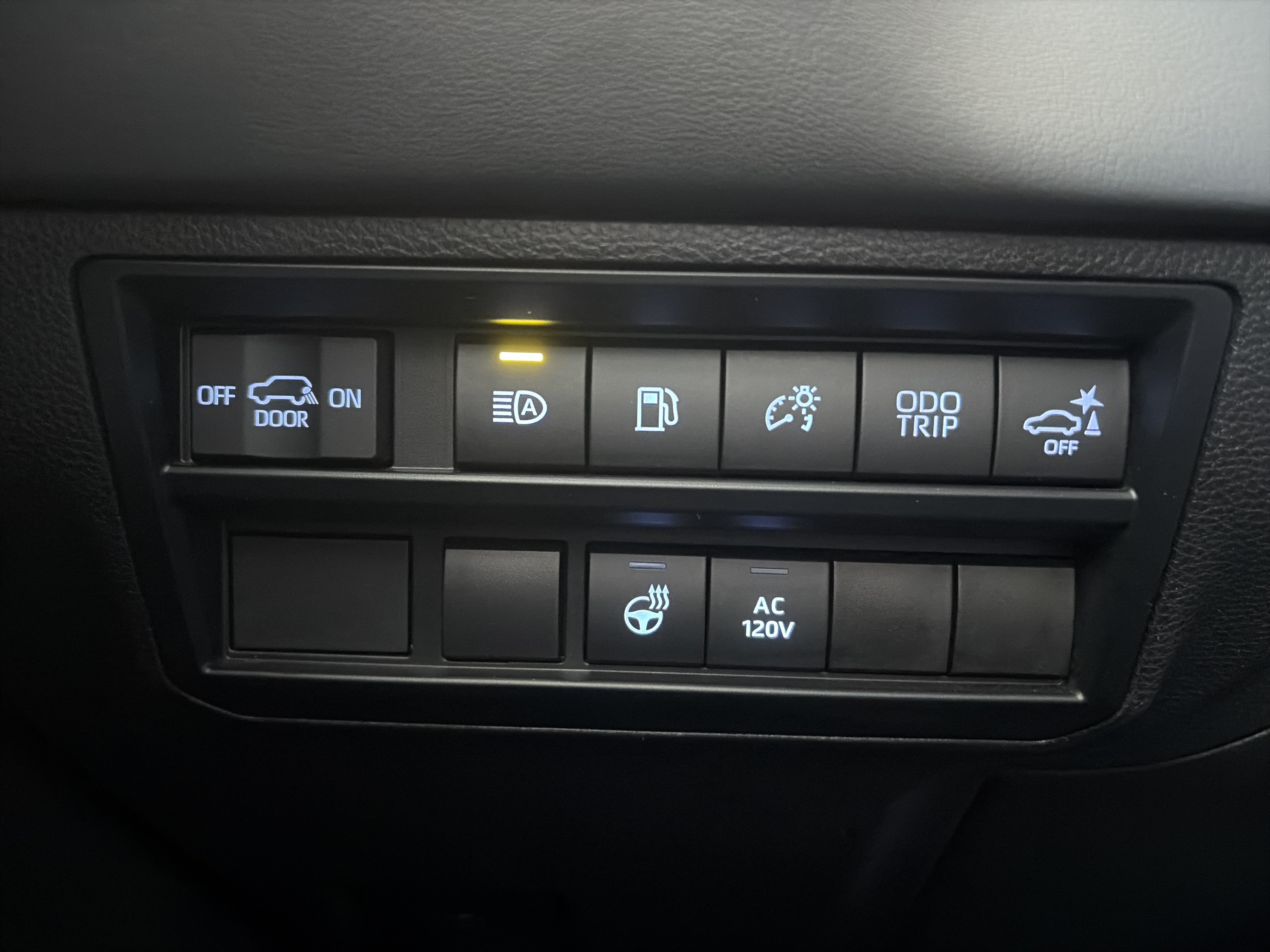 Used 2024 Toyota Sequoia Platinum AWD/4WD image 9