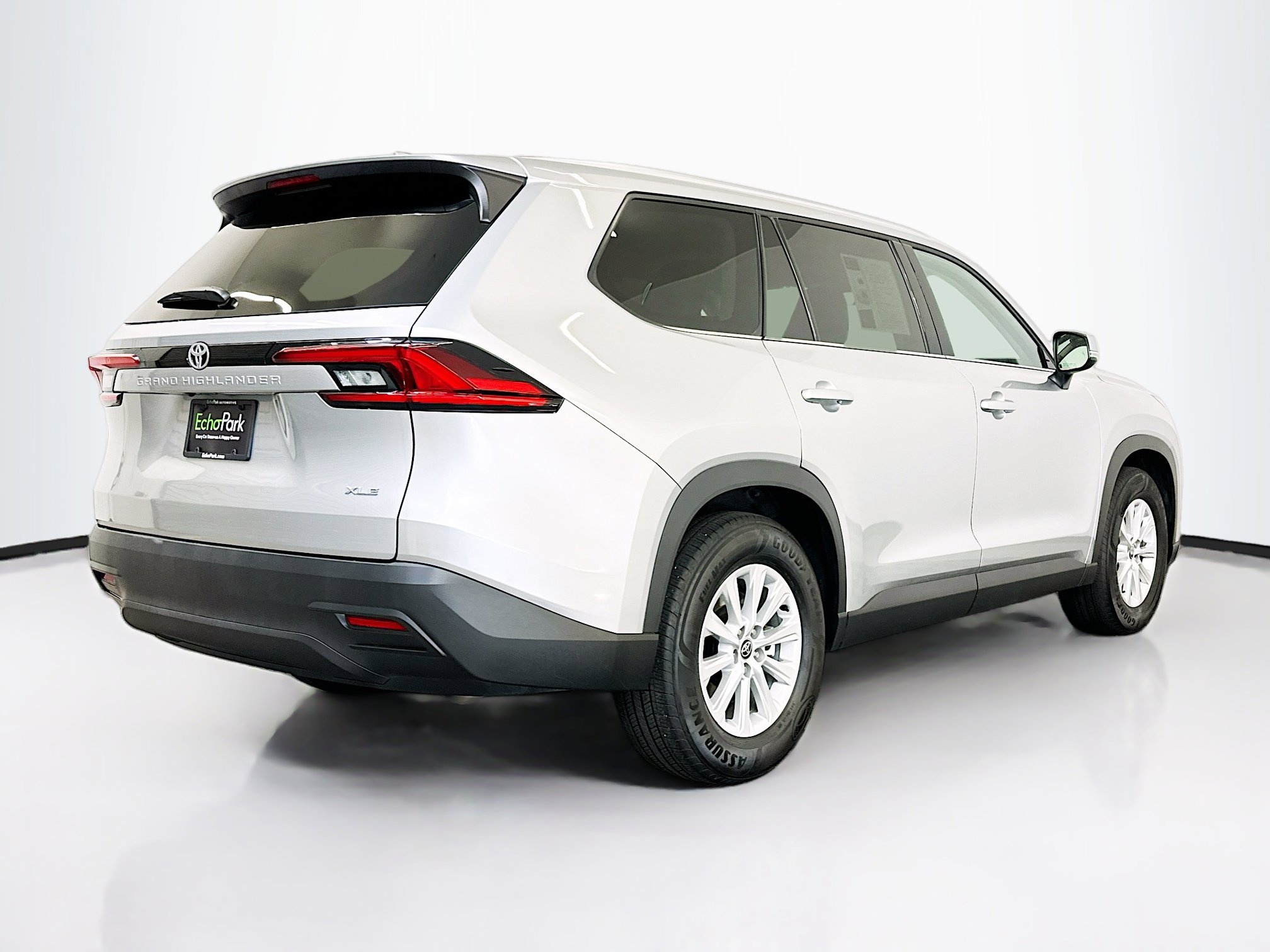 Used 2025 Toyota Grand Highlander XLE image 9