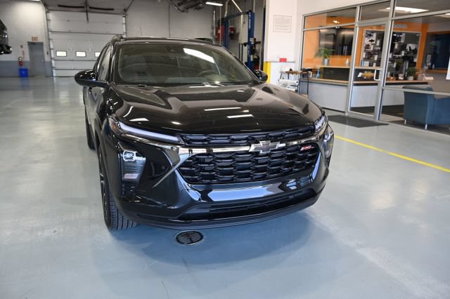 New 2026 Chevrolet Trax RS w/ Sunroof Package FWD image 3