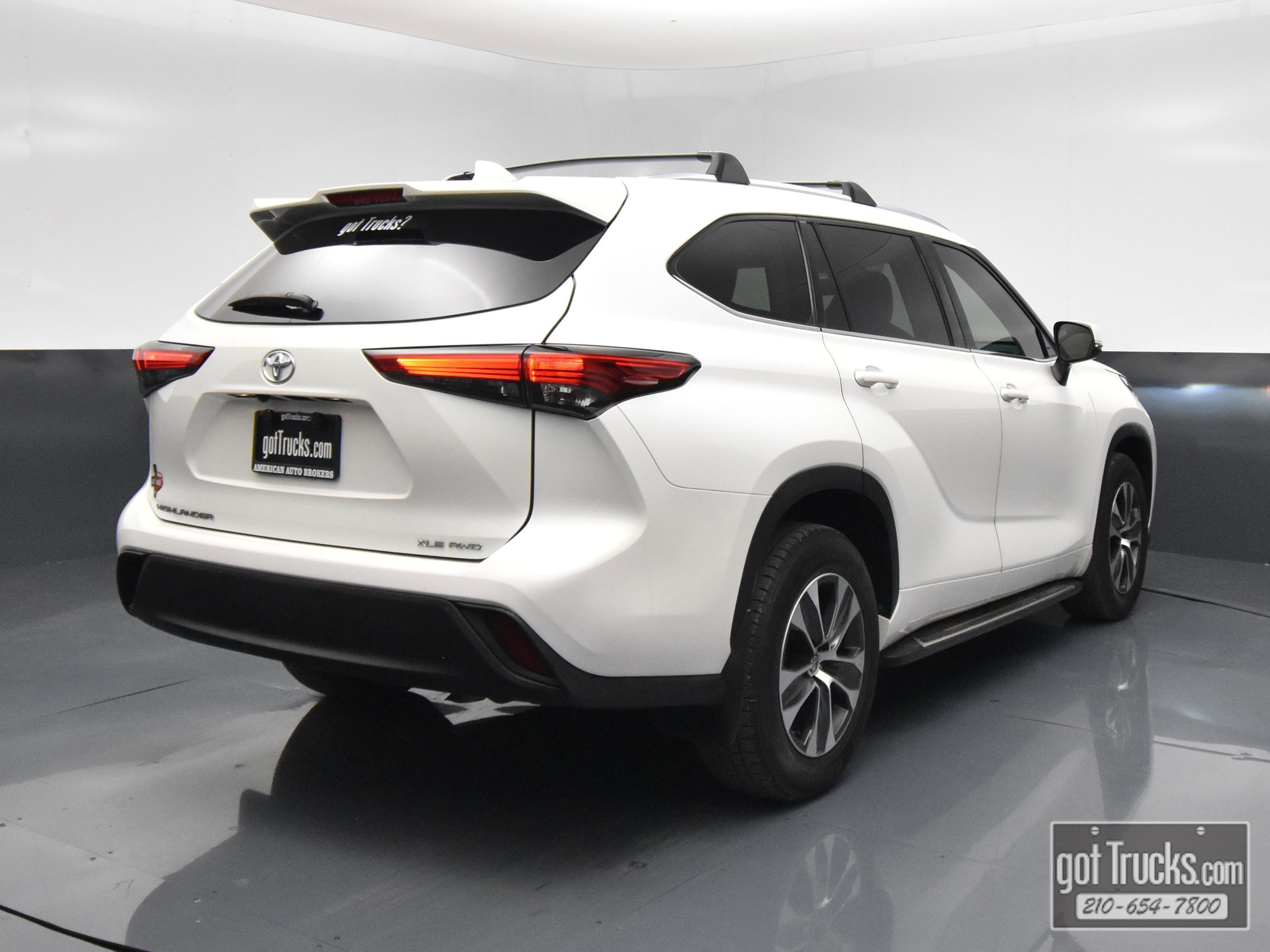 Used 2021 Toyota Highlander XLE AWD/4WD image 47
