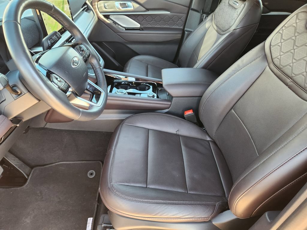 Used 2025 Ford Explorer Platinum w/ LUX Leather Package AWD/4WD image 15