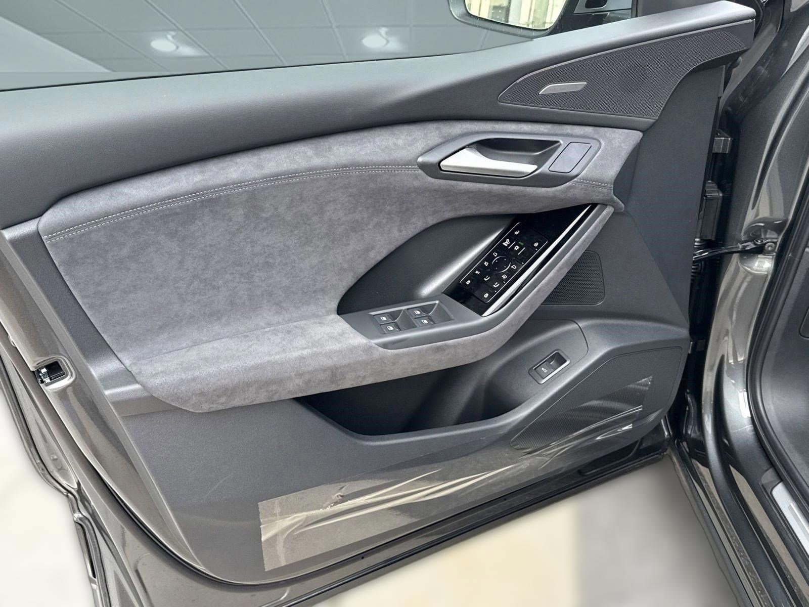 New 2025 Audi SQ6 e-tron Prestige image 14