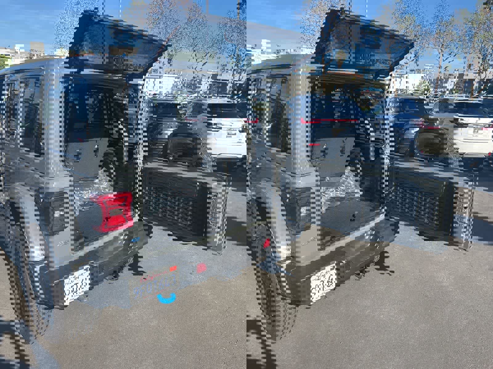 Used 2023 Jeep Wrangler Sahara w/ Cold Weather Group image 34