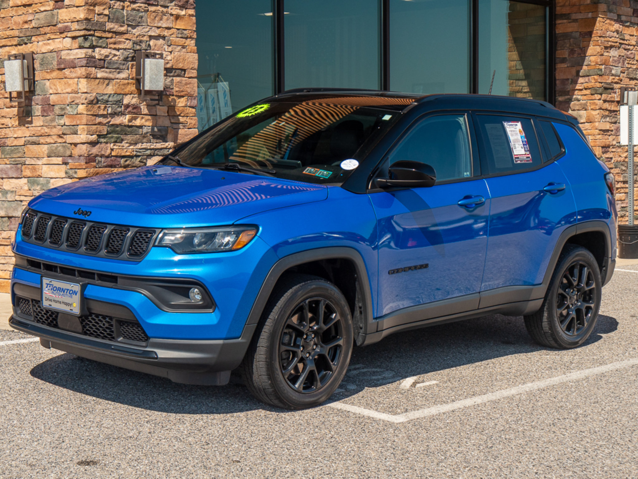 Used 2023 Jeep Compass Latitude w/ Sun and Sound Group AWD/4WD image 7