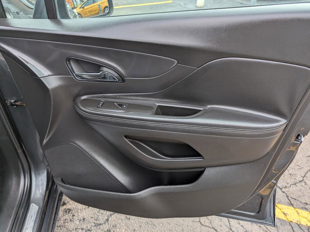 Used 2018 Buick Encore Preferred image 27