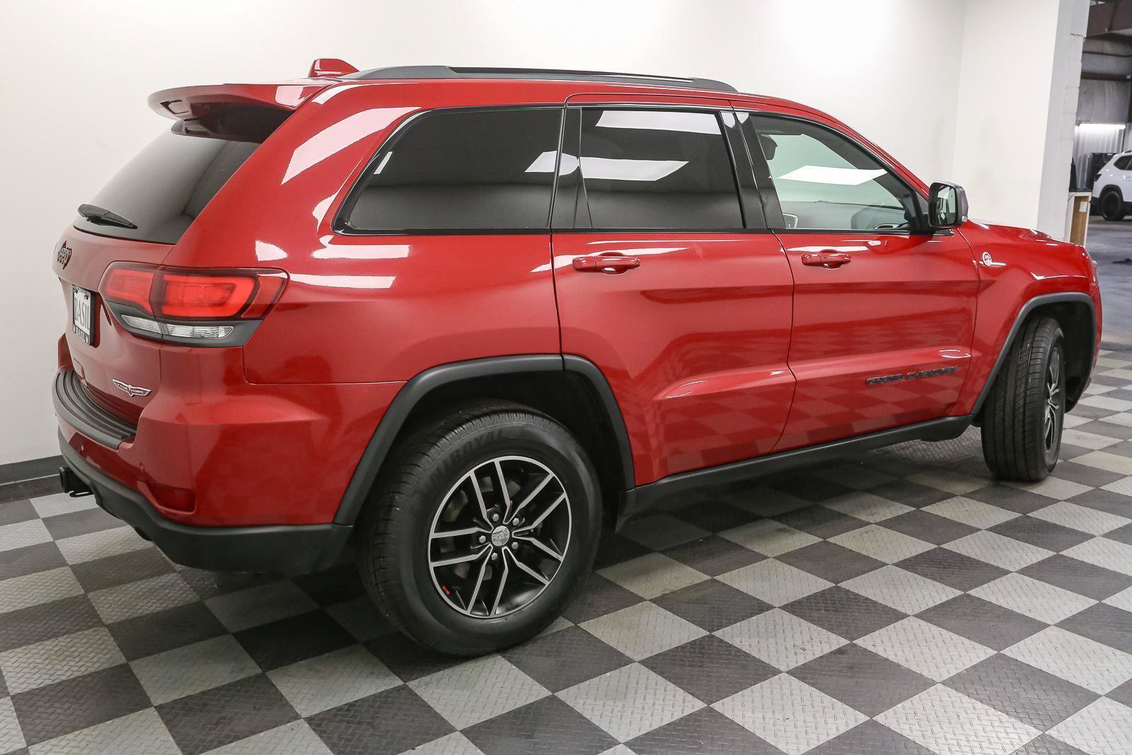 Used 2018 Jeep Grand Cherokee Trailhawk w/ Trailhawk Luxury Group AWD/4WD image 10