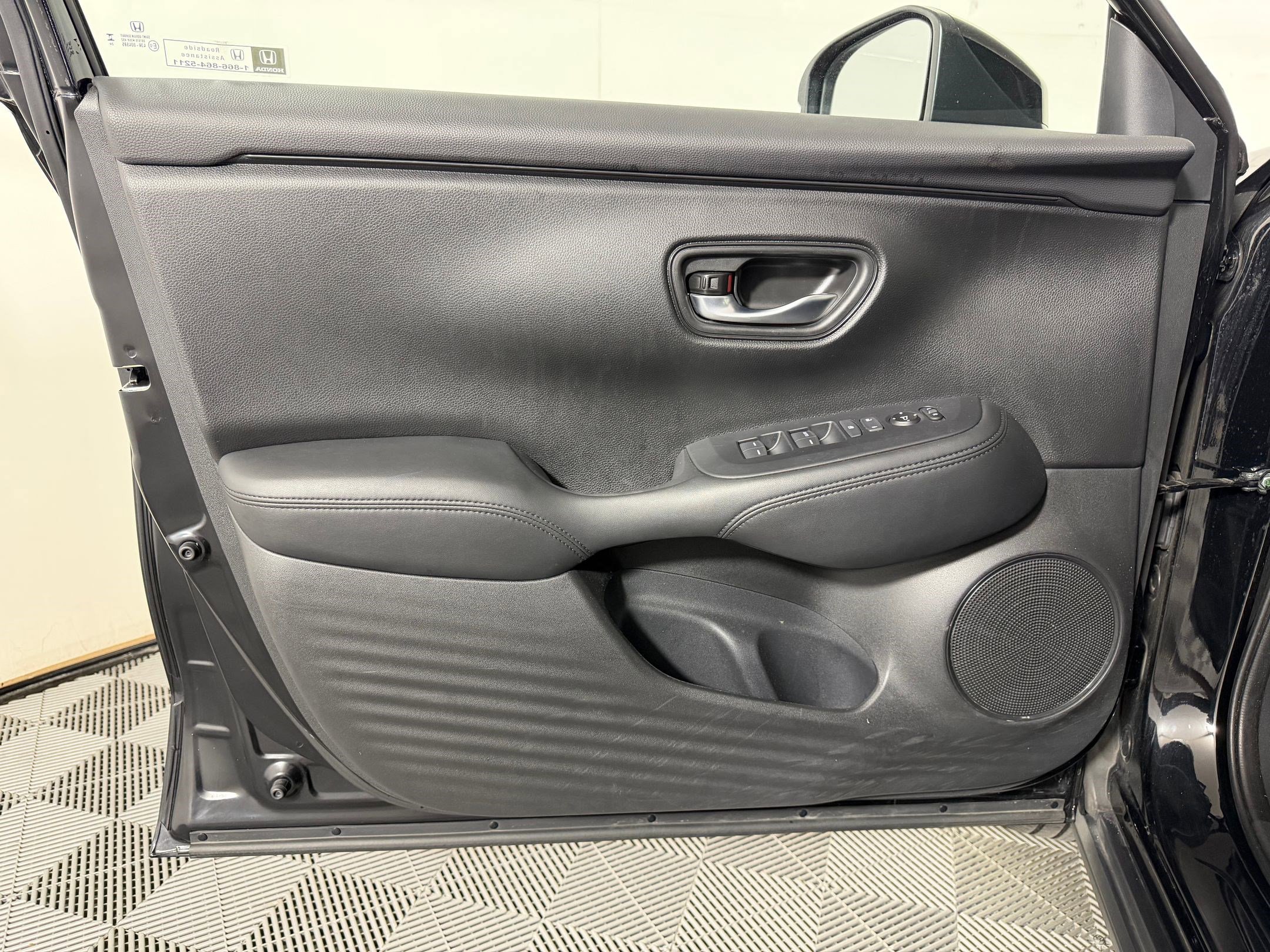 Certified 2025 Honda HR-V LX image 17