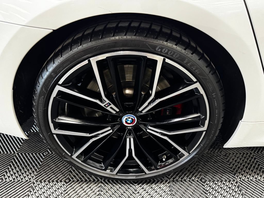 Used 2023 BMW M550i xDrive w/ Executive Package AWD/4WD image 19