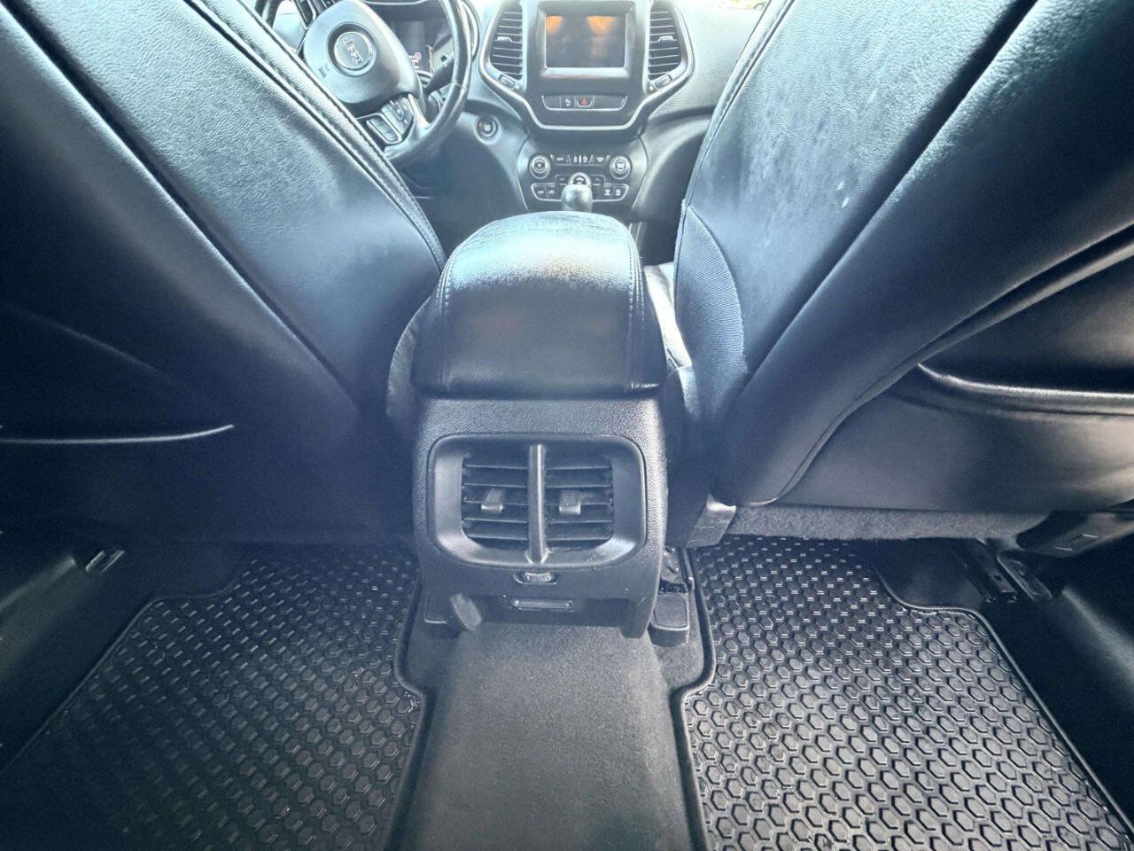 Used 2020 Jeep Cherokee Latitude Plus AWD/4WD image 24