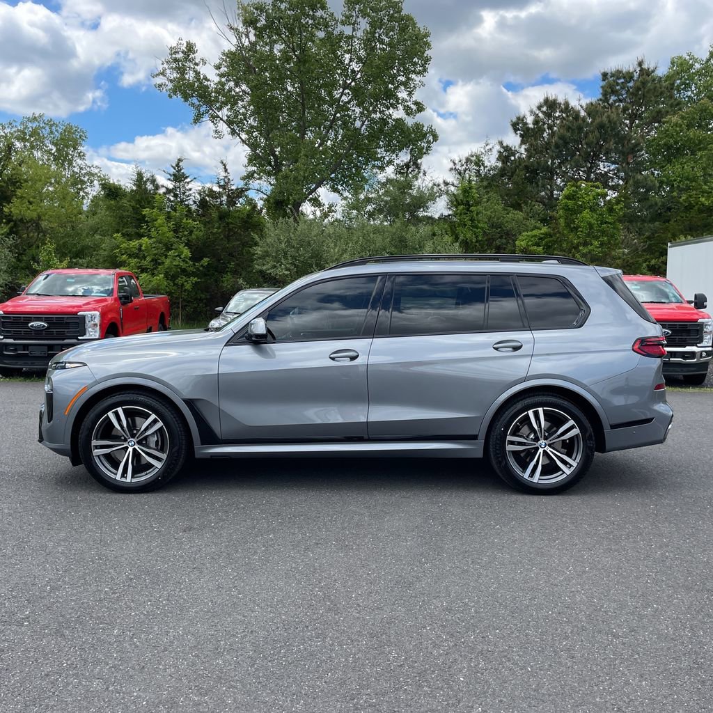 Used 2023 BMW X7 xDrive40i w/ M Sport Package AWD/4WD image 4