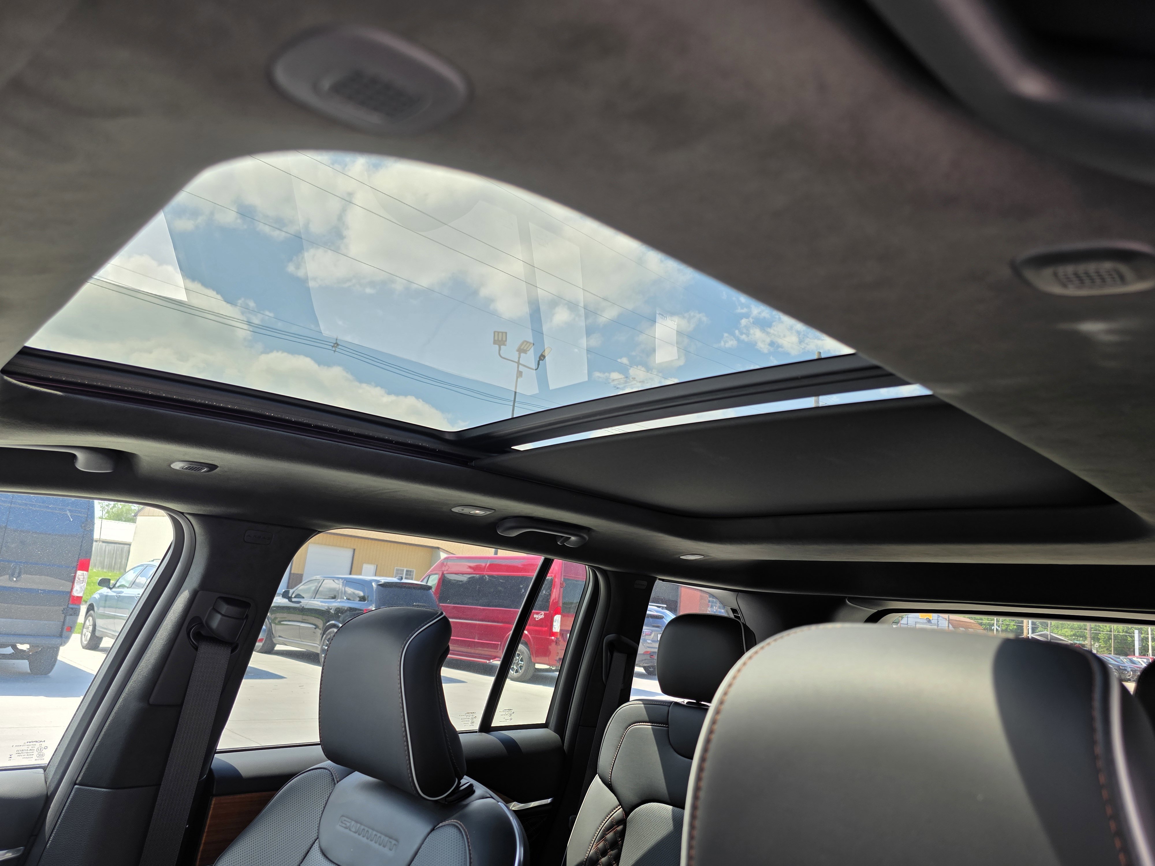 Used 2023 Jeep Grand Cherokee Summit image 29