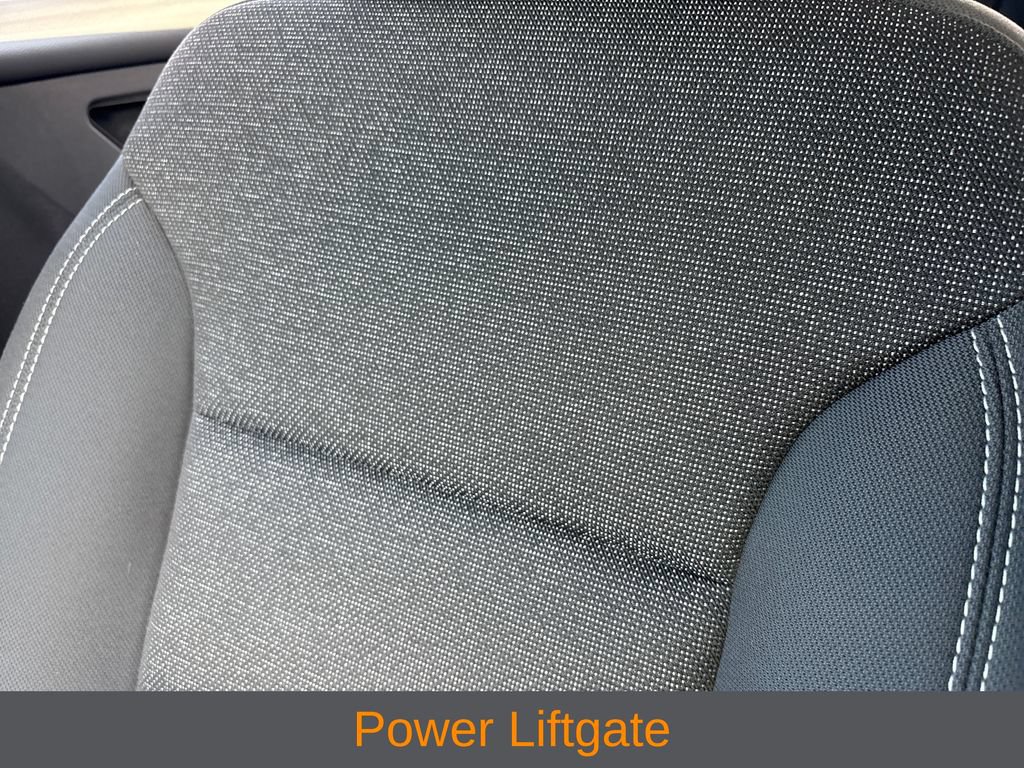 Used 2025 Chevrolet Traverse LT w/ Driver Confidence Package FWD image 6