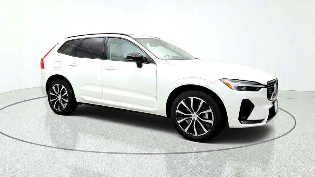 Used 2025 Volvo XC60 B5 Plus w/ Protection Package Premier AWD/4WD image 3