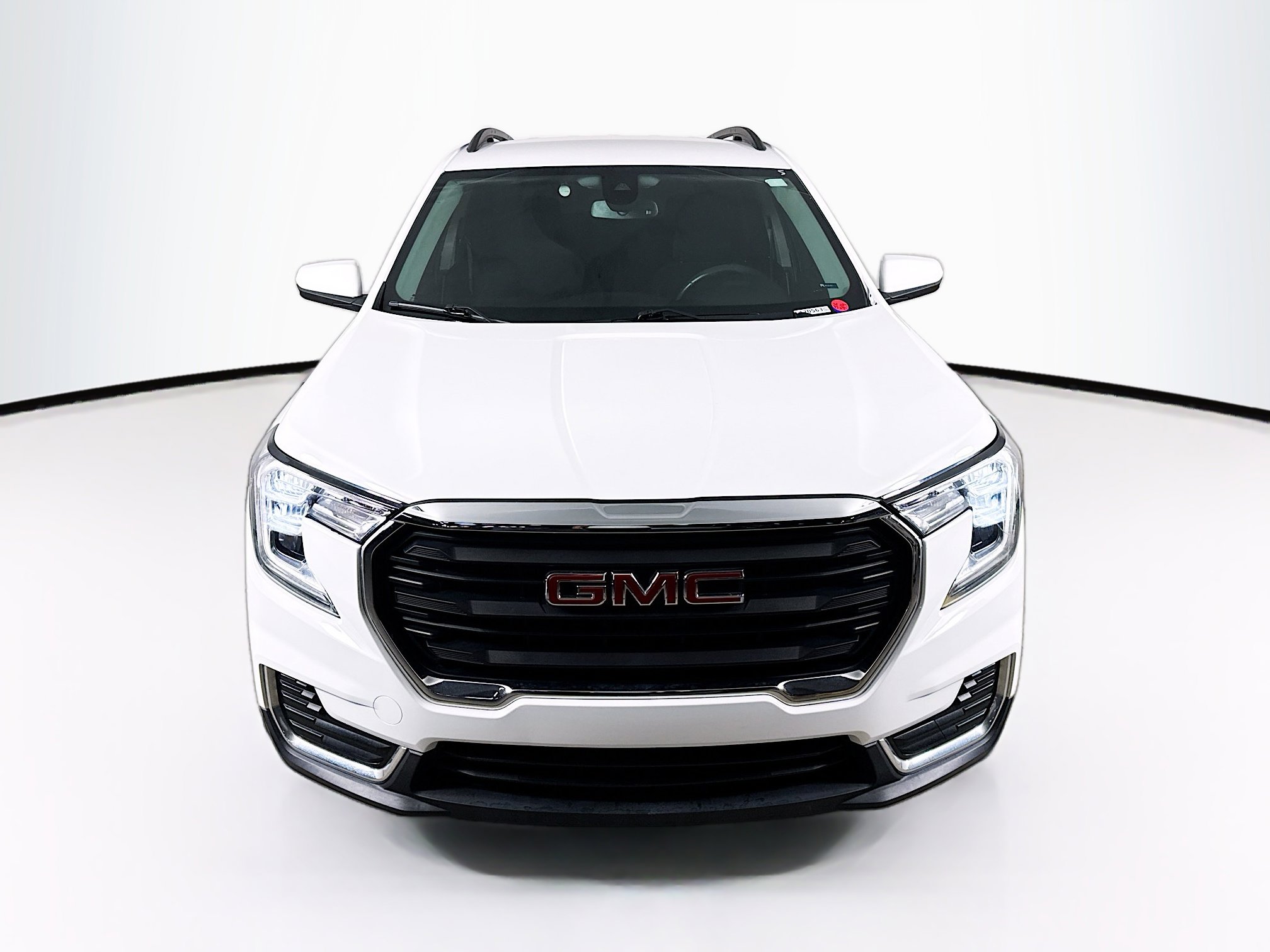 Used 2022 GMC Terrain SLE w/ Driver Convenience Package image 3