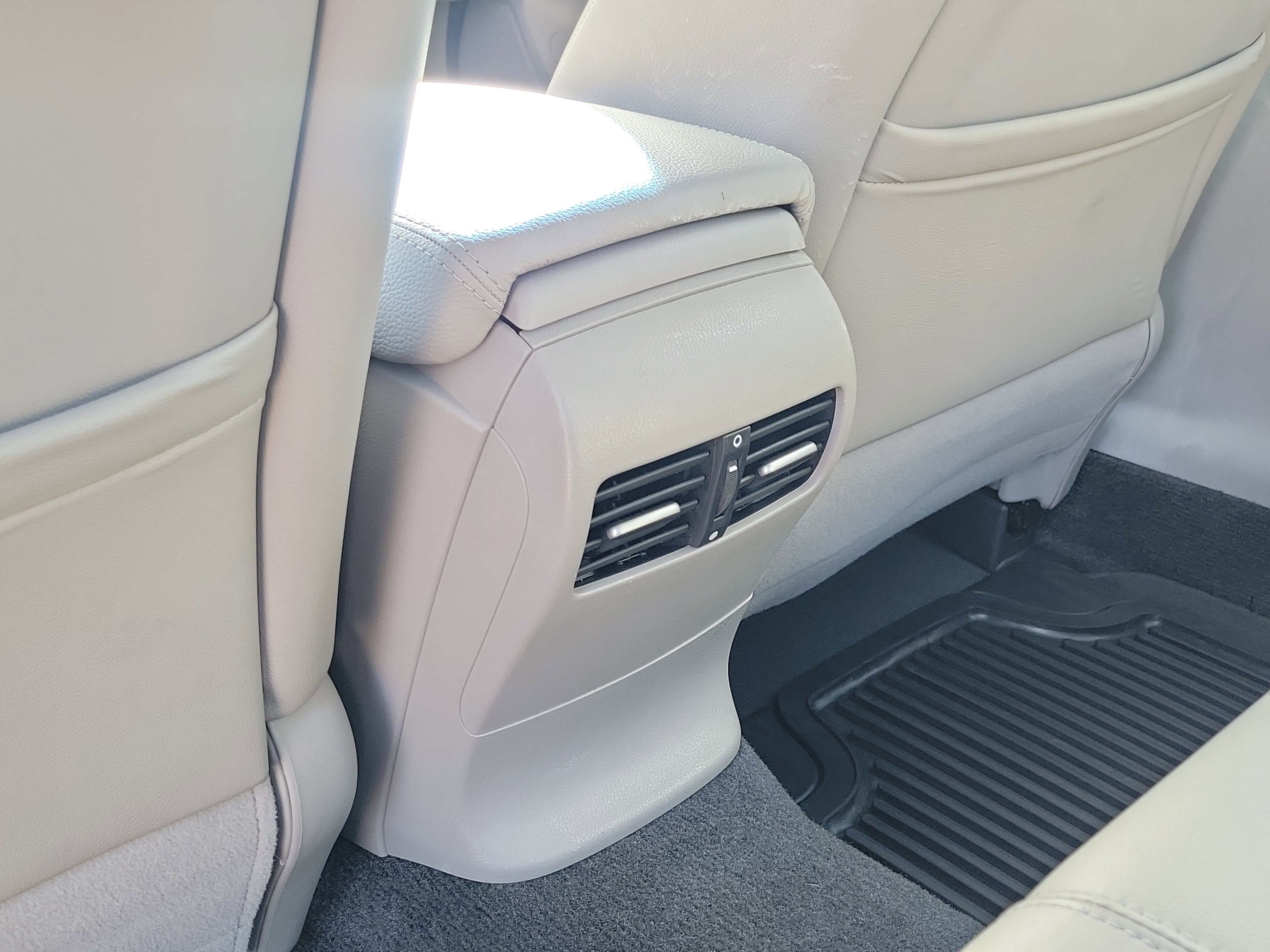Used 2011 Honda Accord EX-L image 12