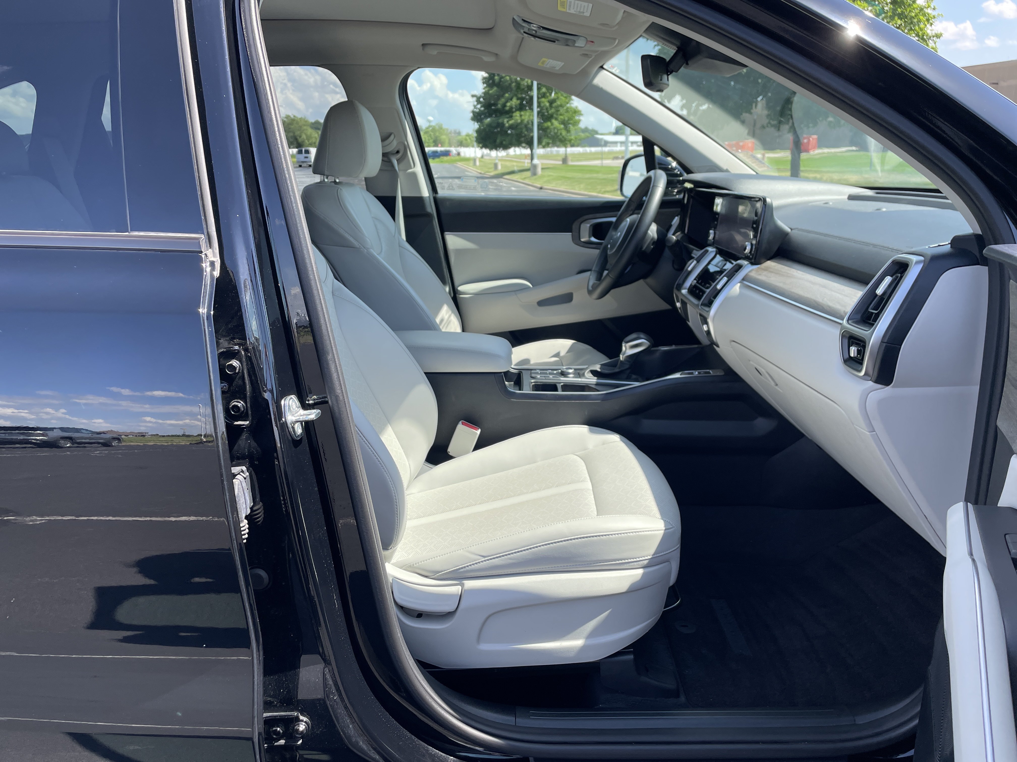 Used 2023 Kia Sorento S w/ Panoramic Sunroof Package AWD/4WD image 25