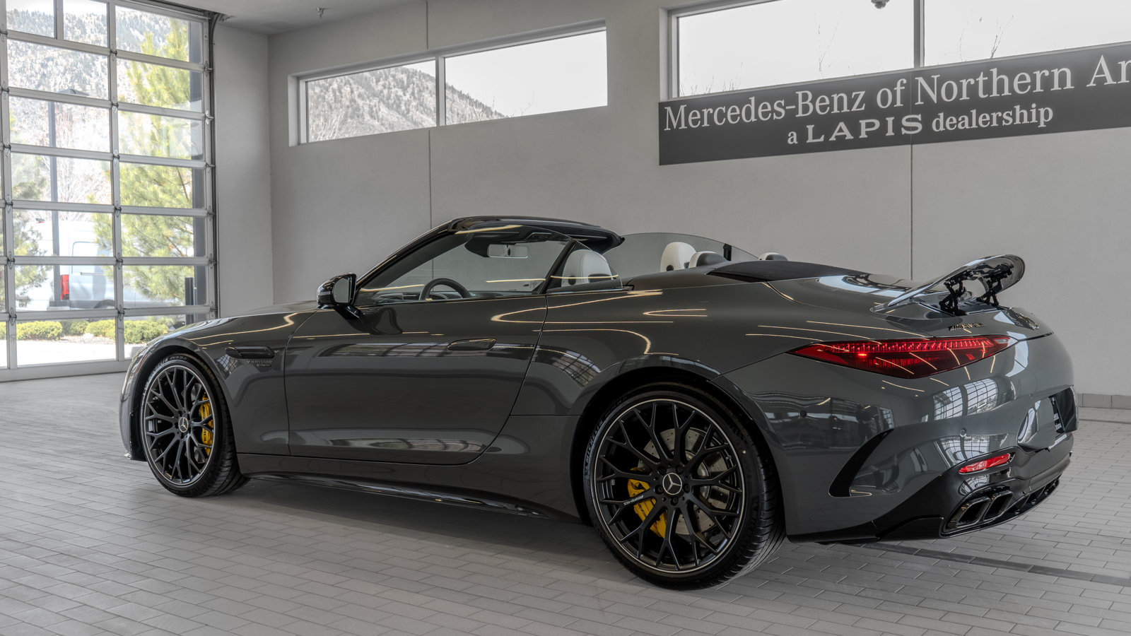 Used 2026 Mercedes-Benz SL 63 AMG 4MATIC image 15