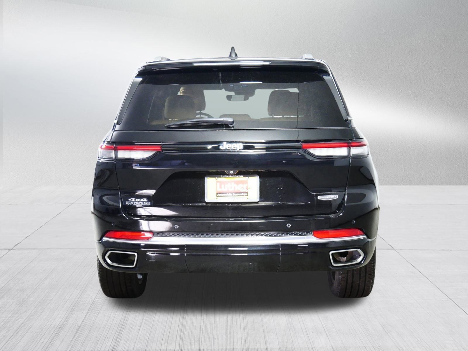 Used 2023 Jeep Grand Cherokee Summit w/ Luxury Tech Group V image 6