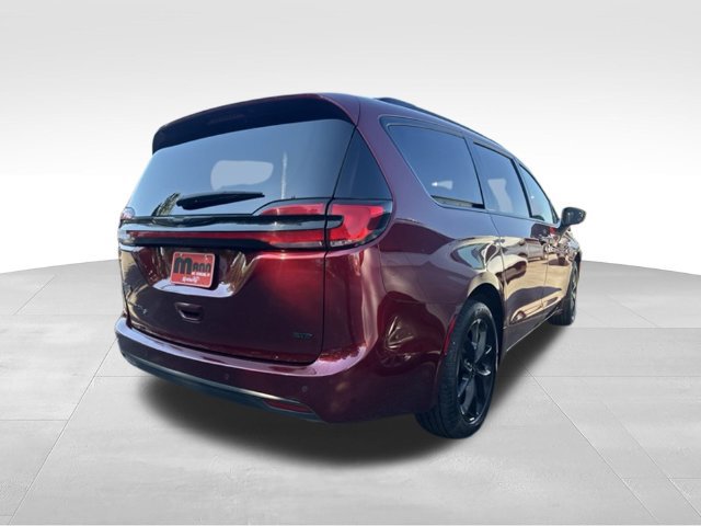 Used 2023 Chrysler Pacifica Touring-L w/ S Appearance Package AWD/4WD image 2