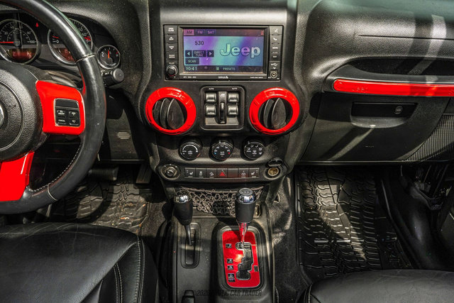 Used 2014 Jeep Wrangler Unlimited Rubicon AWD/4WD image 37