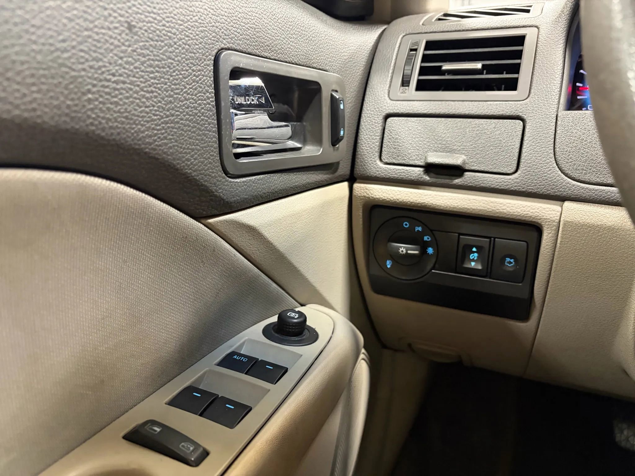 Used 2012 Ford Fusion SE image 22