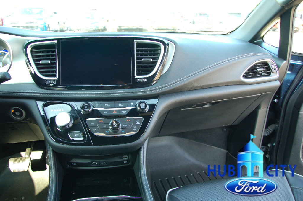 Used 2023 Chrysler Pacifica Limited w/ Uconnect Theater Family Group AWD/4WD image 18