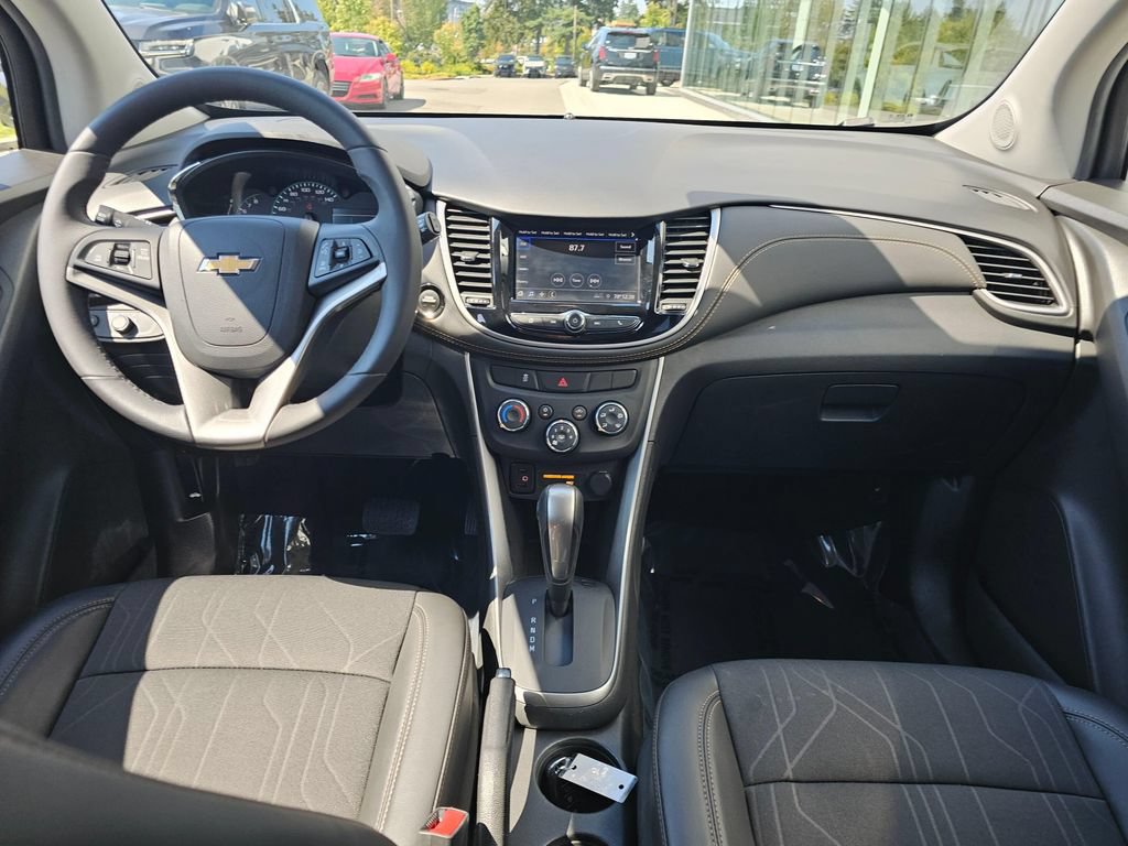 Used 2022 Chevrolet Trax LT w/ LT Convenience Package AWD/4WD image 21
