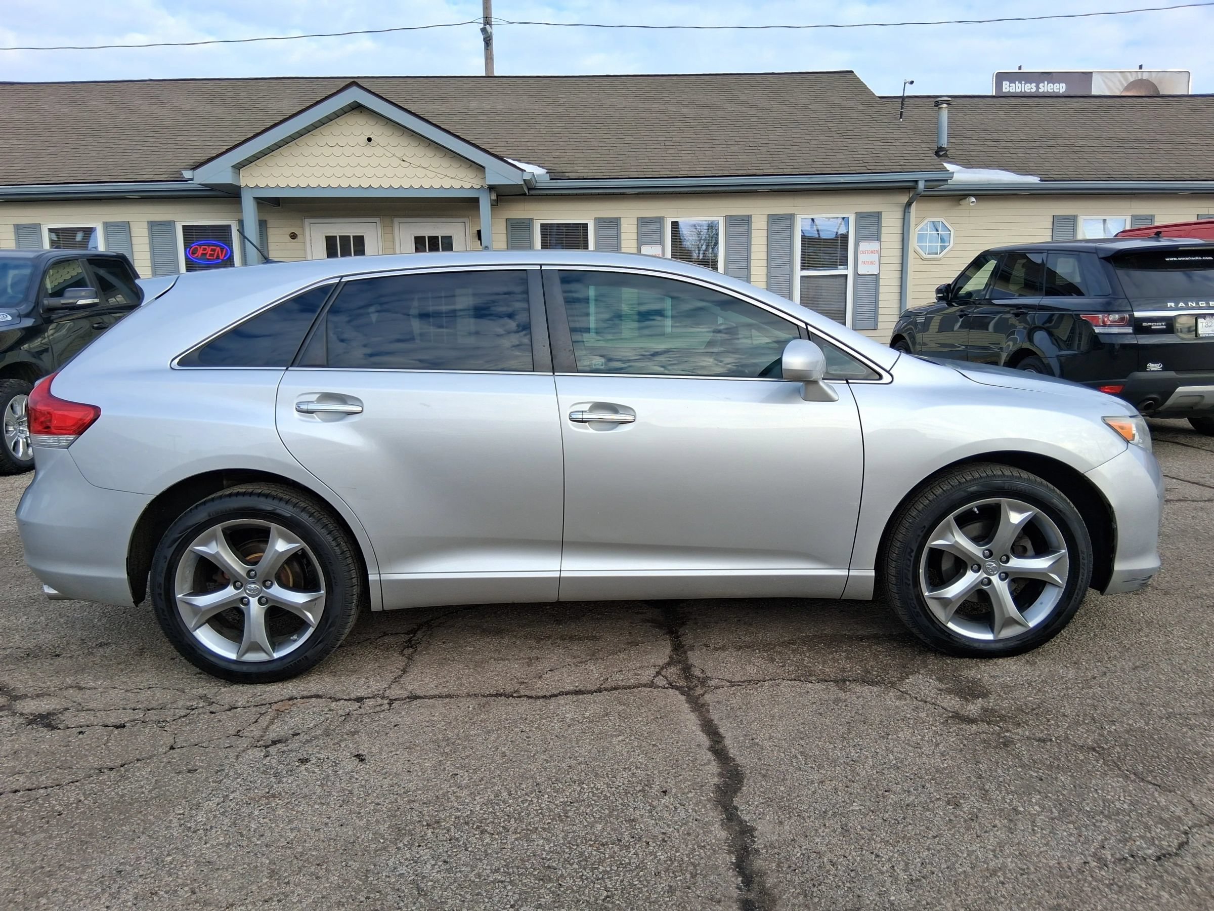 Used 2012 Toyota Venza XLE FWD image 8