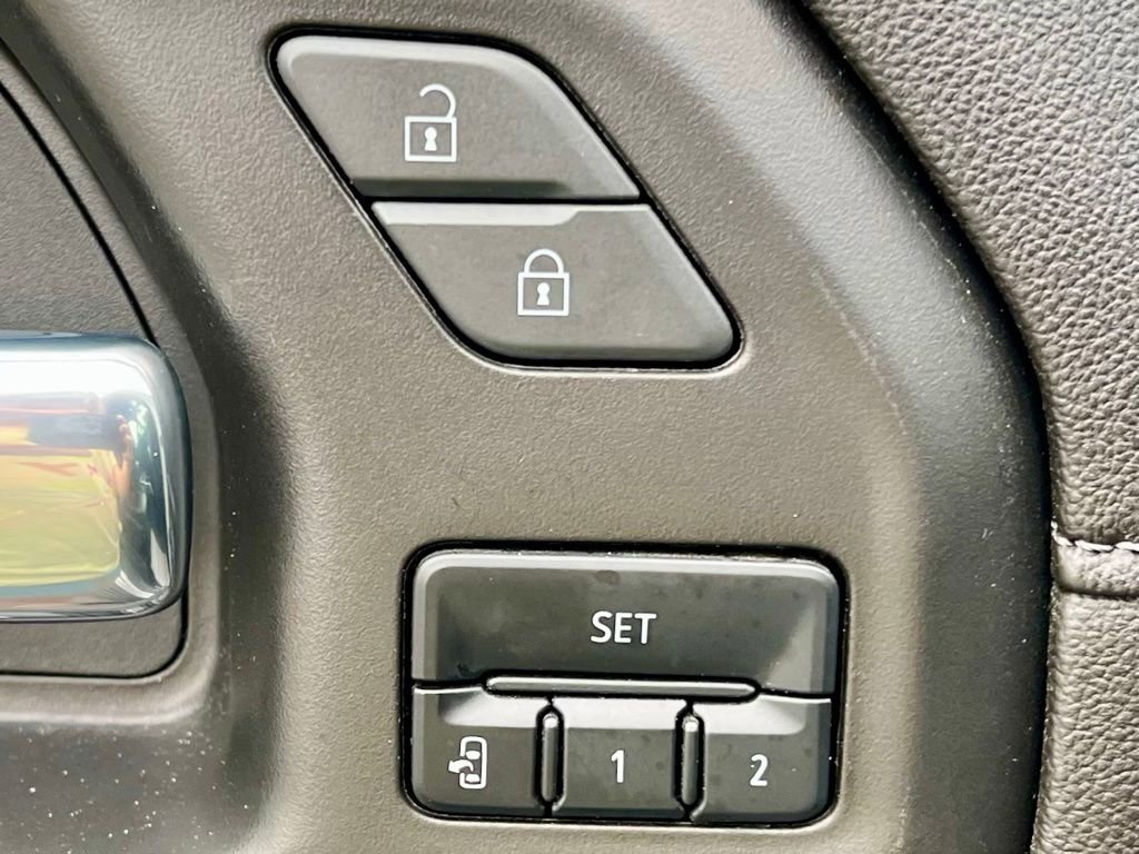 Used 2023 GMC Sierra 3500 Denali w/ Denali Ultimate Package image 28