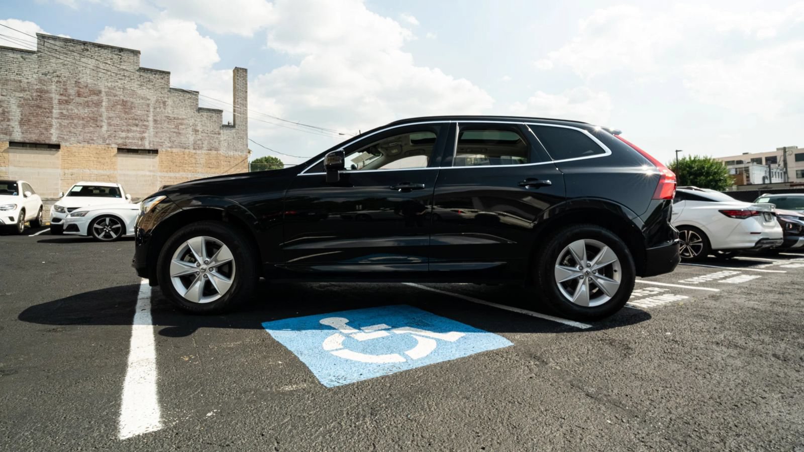 Used 2022 Volvo XC60 B5 Momentum AWD/4WD image 6
