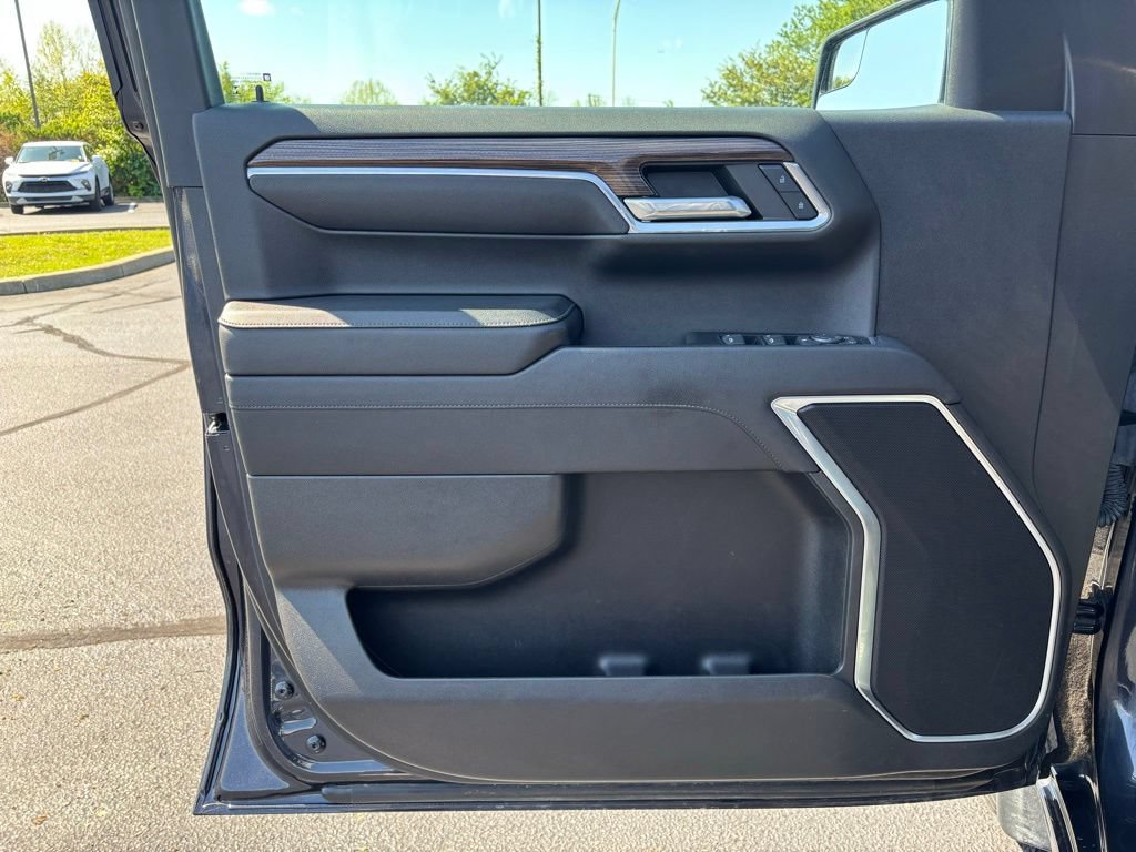 Used 2023 Chevrolet Silverado 1500 LT AWD/4WD image 12