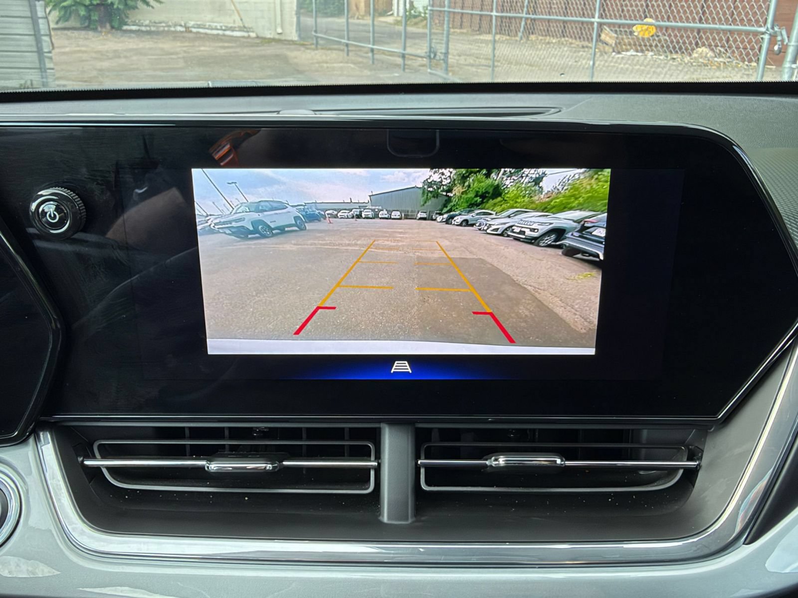 Used 2025 Chevrolet Trax LT FWD image 21