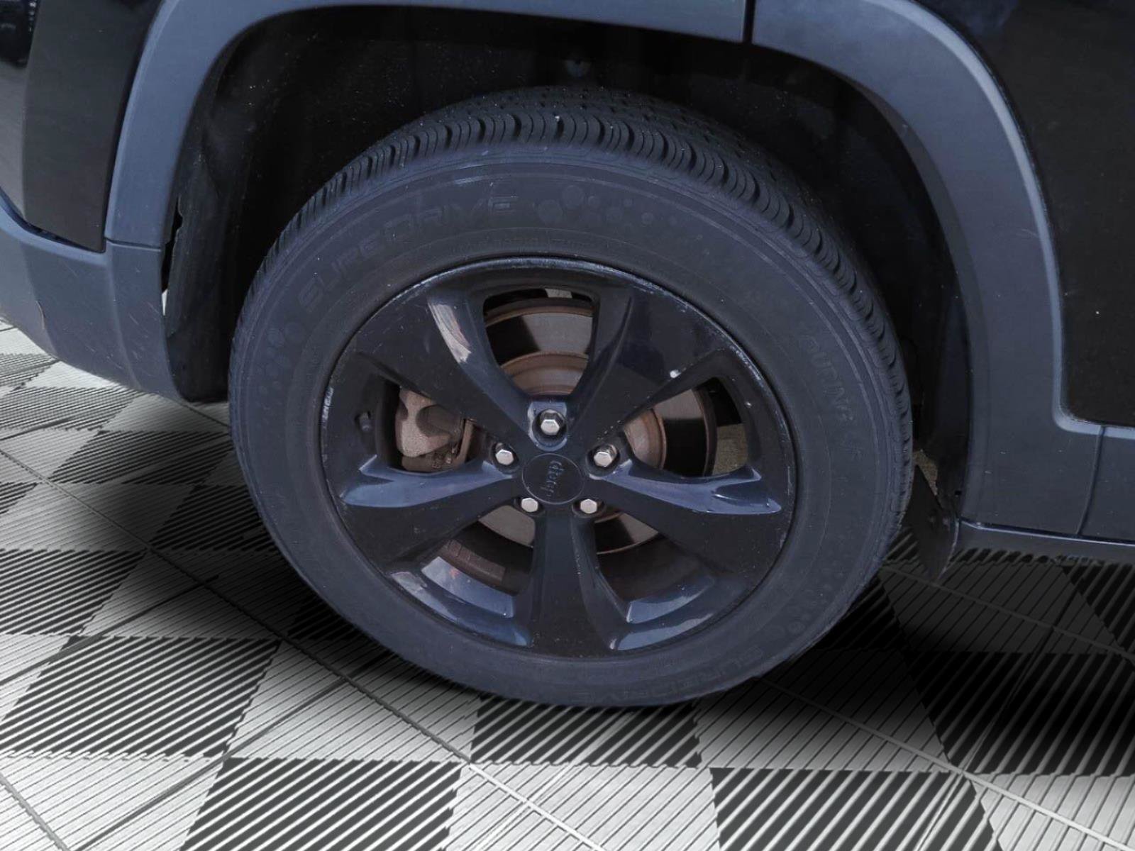 Used 2017 Jeep Cherokee Sport AWD/4WD image 8