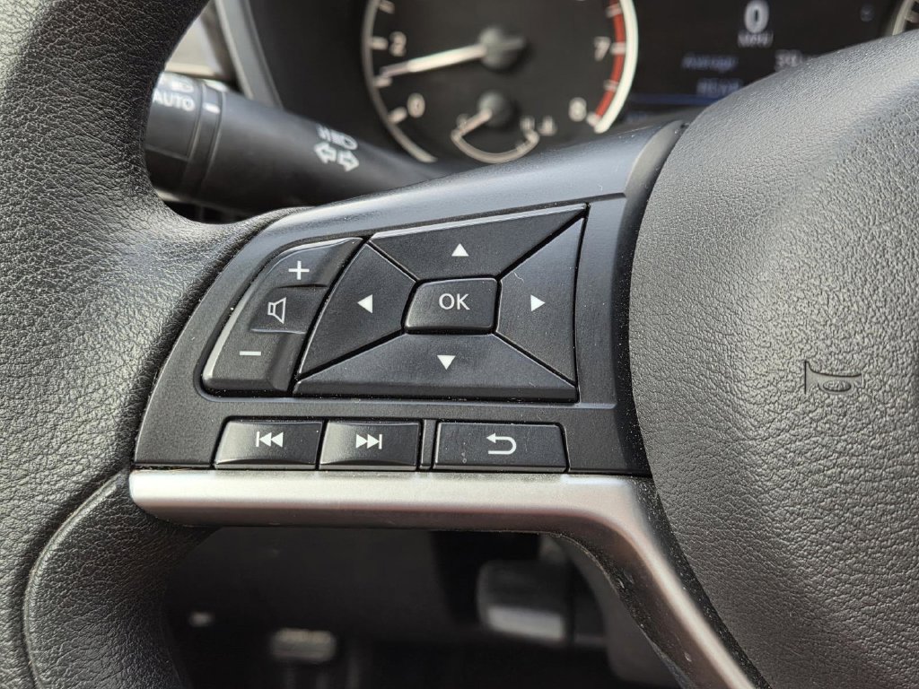 Used 2025 Nissan Altima 2.5 SV FWD image 18