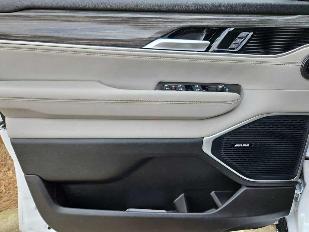 Used 2024 Jeep Wagoneer L Series II image 28