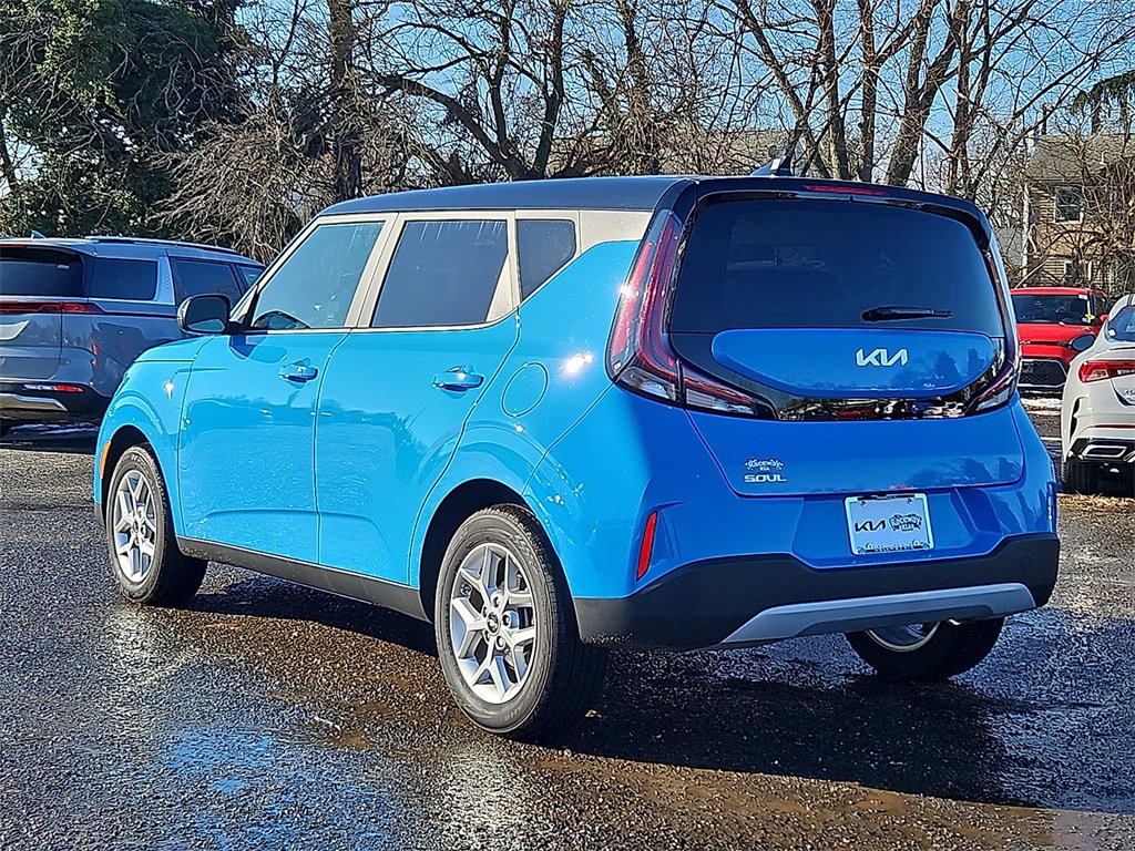 Certified 2025 Kia Soul S image 7