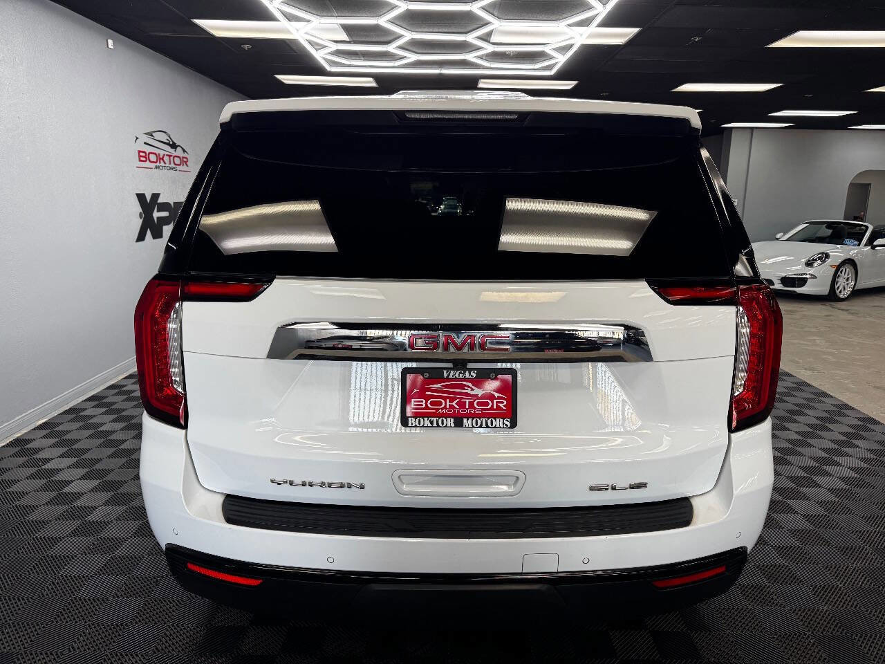 Used 2023 GMC Yukon XL SLE image 11